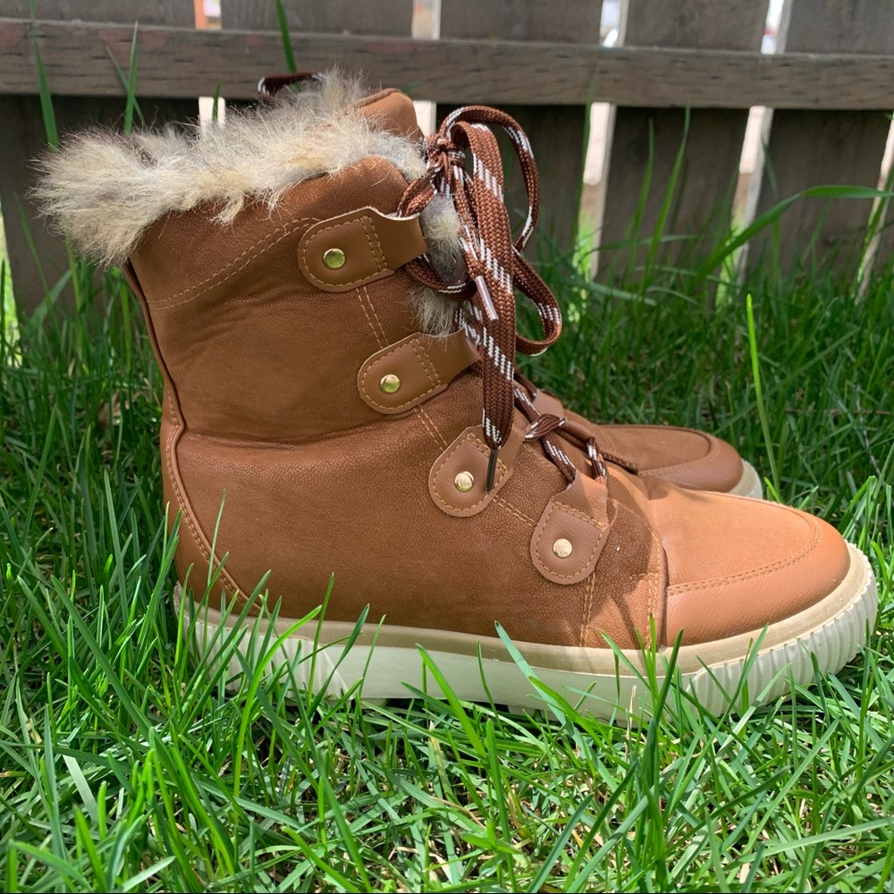 No brand Womens boots Size: 8